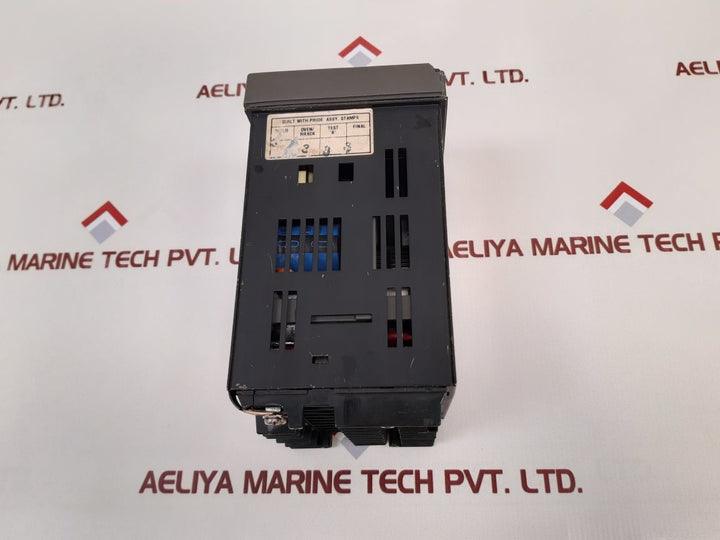 Honeywell Udc3300 Universal Digital Controller Dc330B-ee-000-22-000000-20-0
