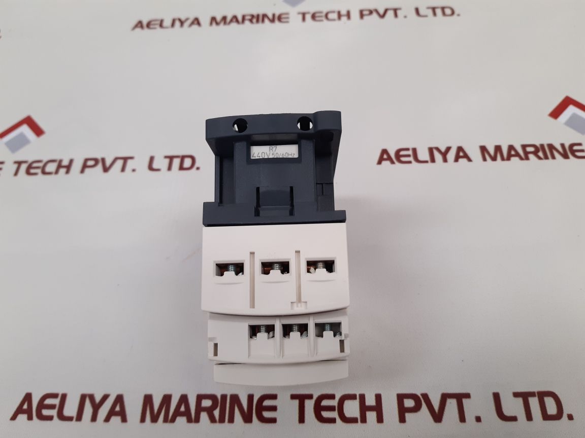 Telemecanique Cad32R7 Control Relay
