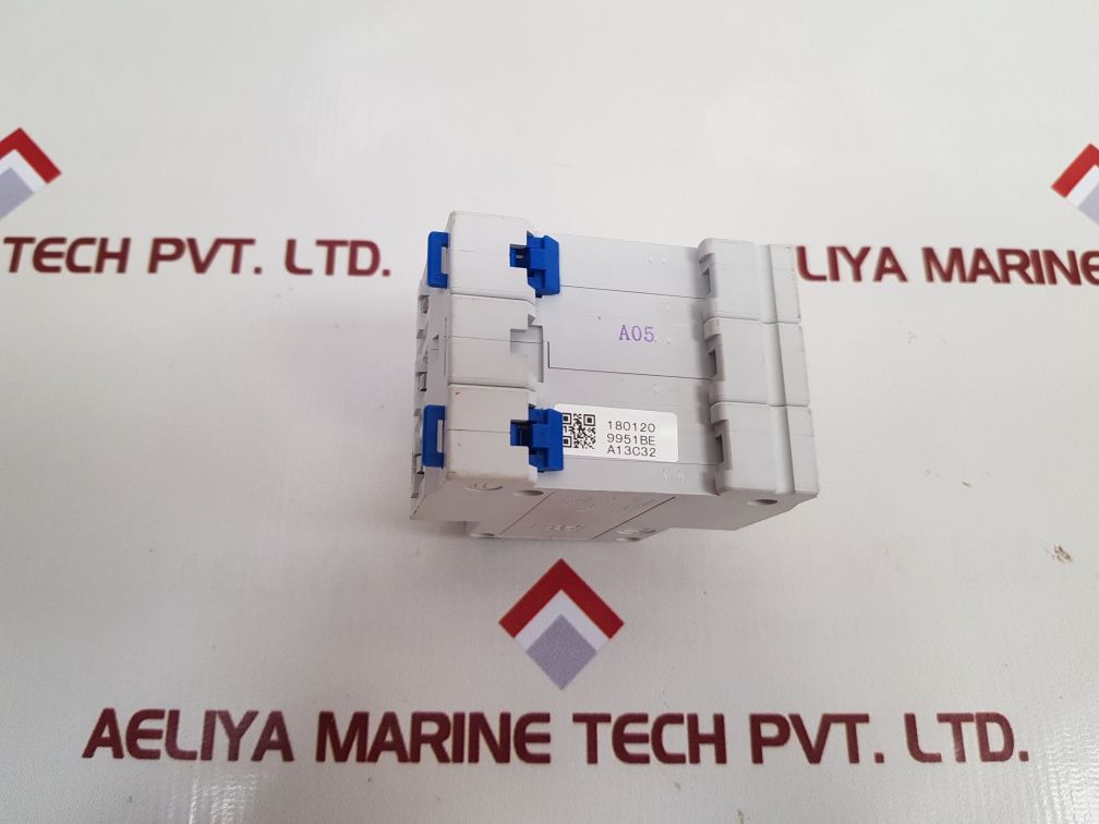 Tengen Dz47-63 C32 Circuit Breaker
