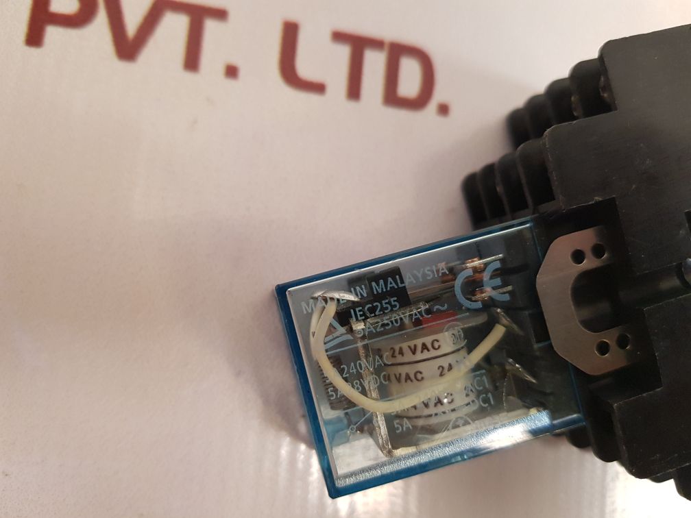 Omron My2J Relay With Sy4S-05 Base
