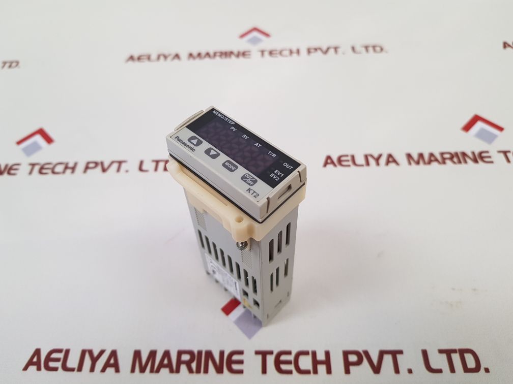 Matsushita Akt2111200 Temperature Controller
