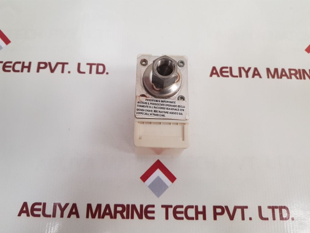 Fantinicosmi B01Ari Pressure Switch With Internal Indicator
