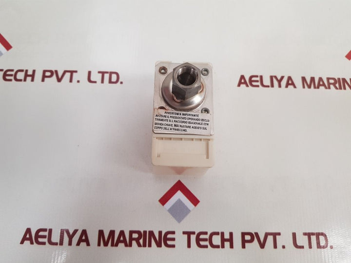 Fantinicosmi B01Ari Pressure Switch With Internal Indicator
