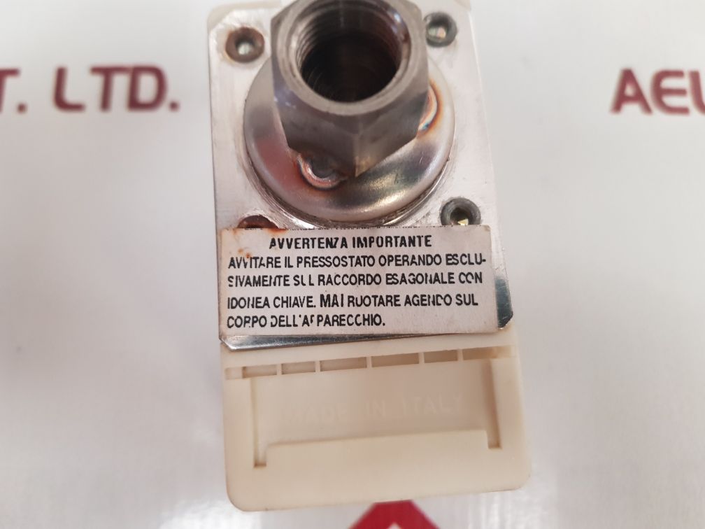 Fantinicosmi B01Ari Pressure Switch With Internal Indicator
