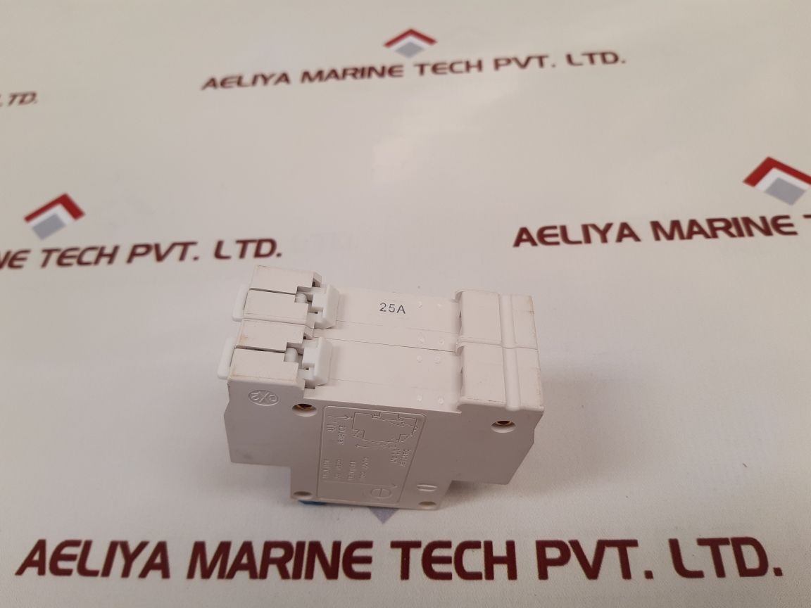 Dz47-63 B25 Circuit Breaker
