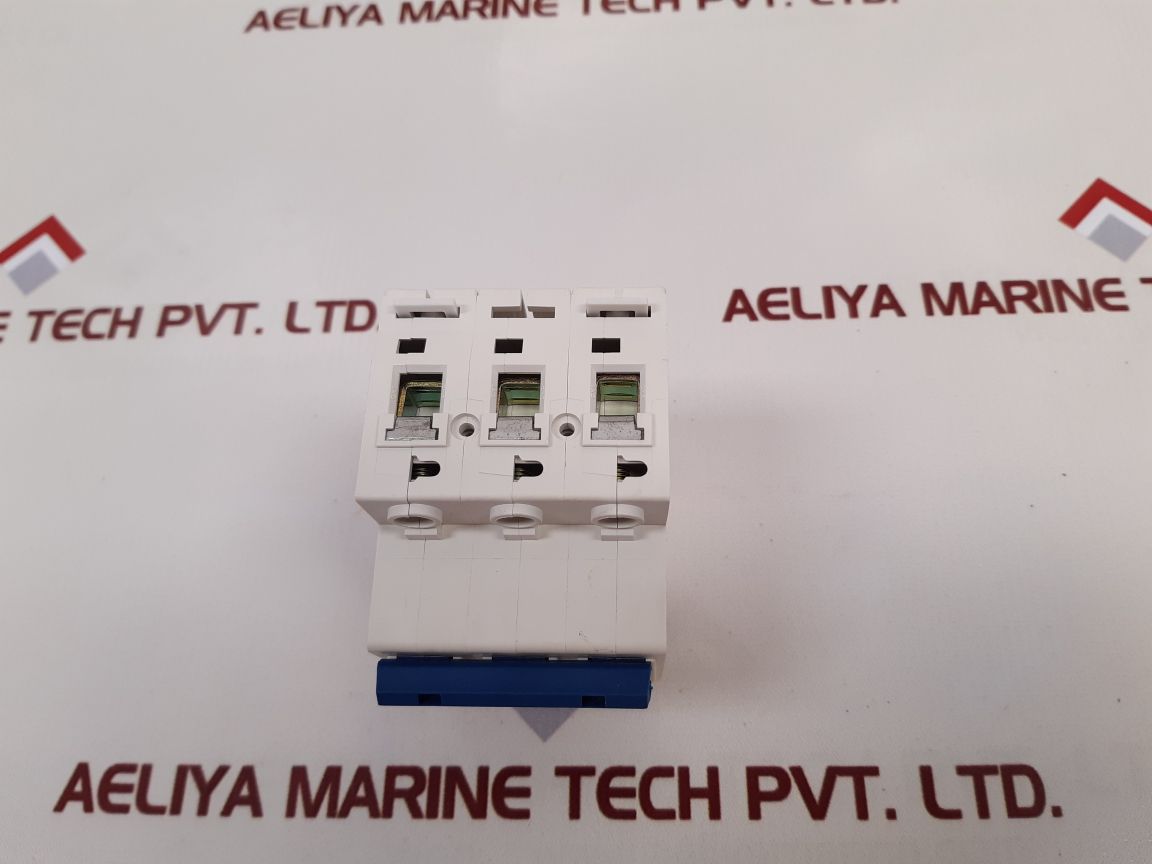 Dz47-63 B32 Circuit Breaker
