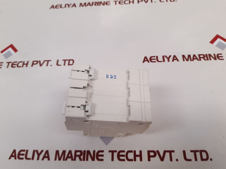 Dz47-63 B32 Circuit Breaker
