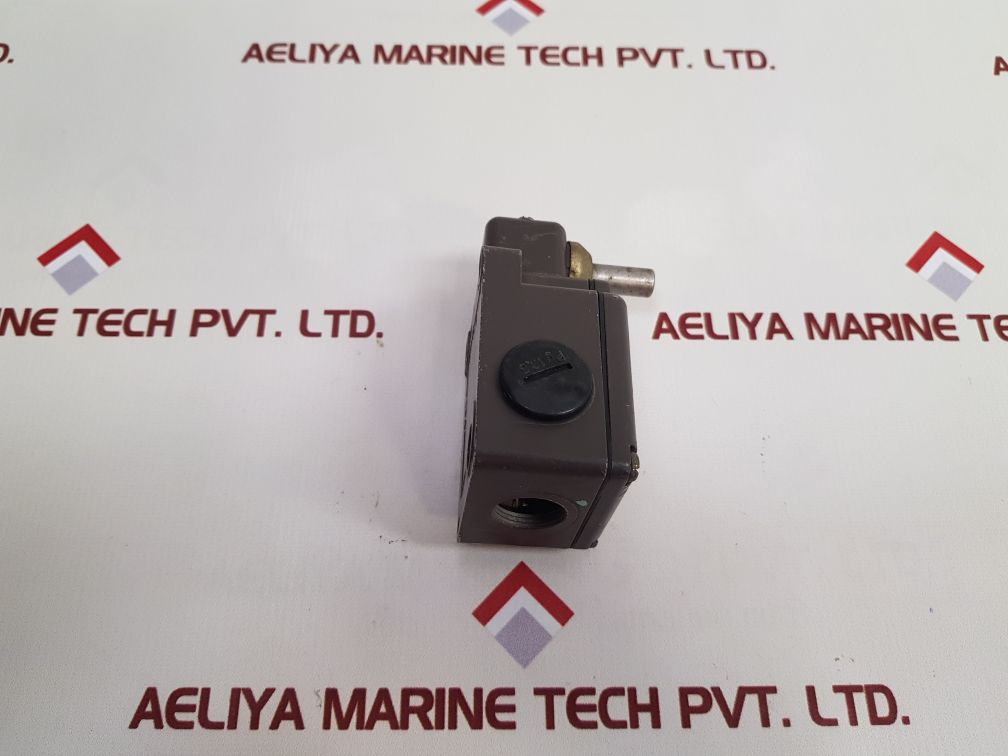 Schmersal Tvh 015-11Y-1 Limit Switch
