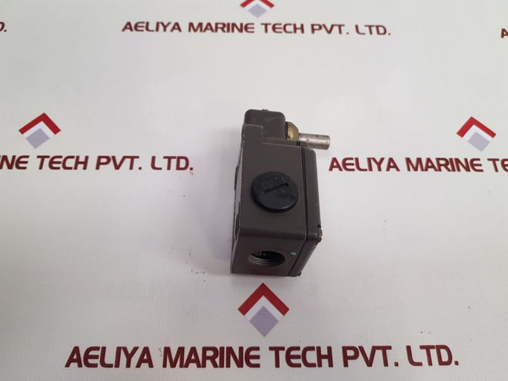 Schmersal Tvh 015-11Y-1 Limit Switch
