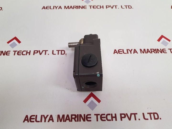 Schmersal Tvh 015-11Y-1 Limit Switch
