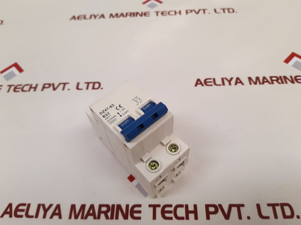 Dz47-63 B32 Circuit Breaker 400V~
