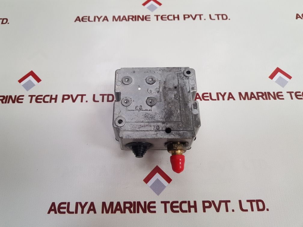 Johnson Controls Penn P77Aaa-9300 Pressure Control Switch
