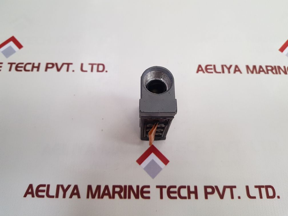 Honeywell Dte7-2Rqn8-c Limit Switch With Roller Plunger
