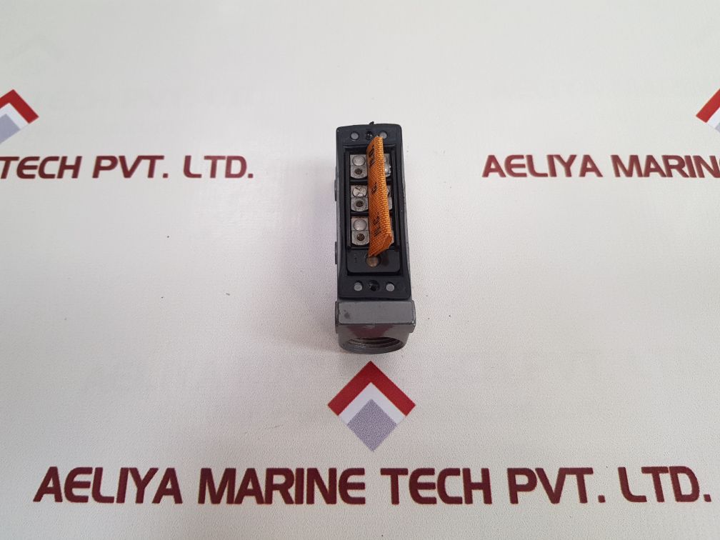 Honeywell Dte7-2Rqn8-c Limit Switch With Roller Plunger
