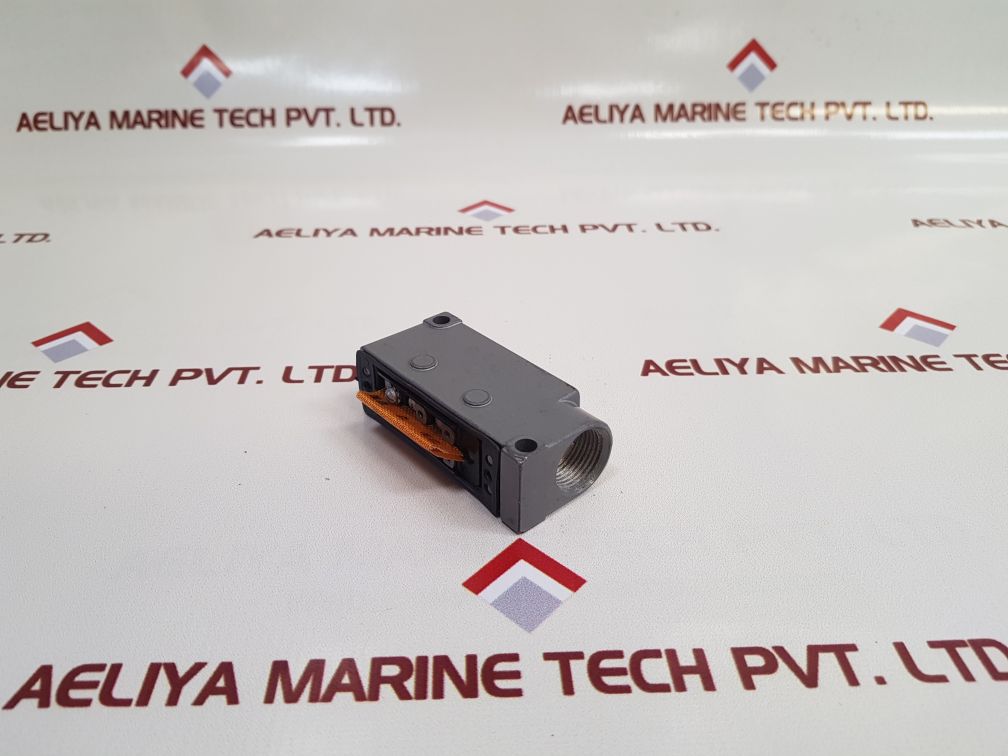 Honeywell Dte7-2Rqn8-c Limit Switch With Roller Plunger
