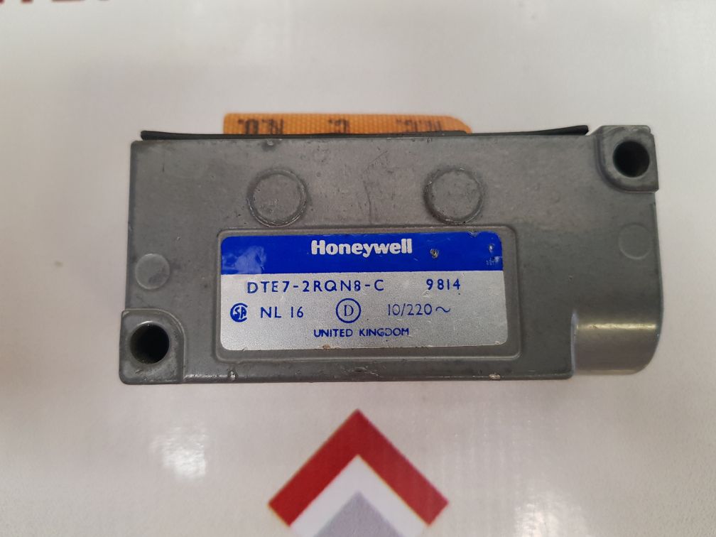 Honeywell Dte7-2Rqn8-c Limit Switch With Roller Plunger
