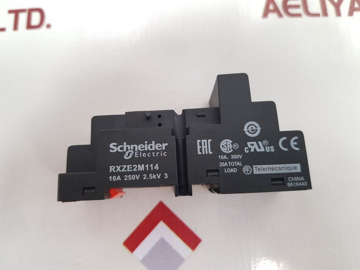 Telemecanique / Schneider Electric Rxze2M114 Relay Socket
