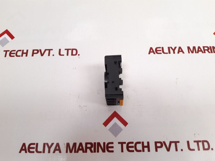 Omron Pf083A-e Relay Socket Oc3
