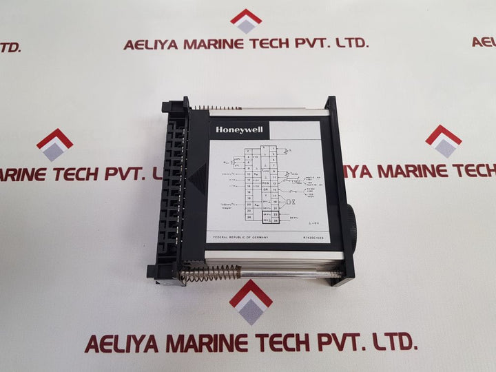 Honeywell Micronik 100 R7420C1026 Temperature Controller Module

