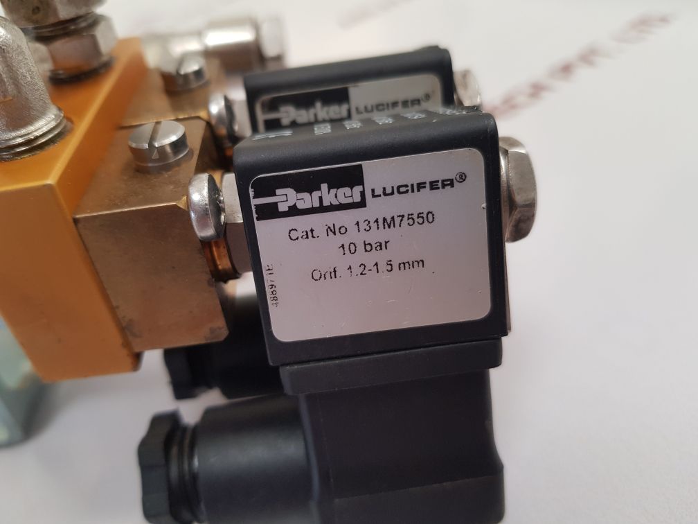 Parker 483590S4 F Solenoid Valve 131M7550
