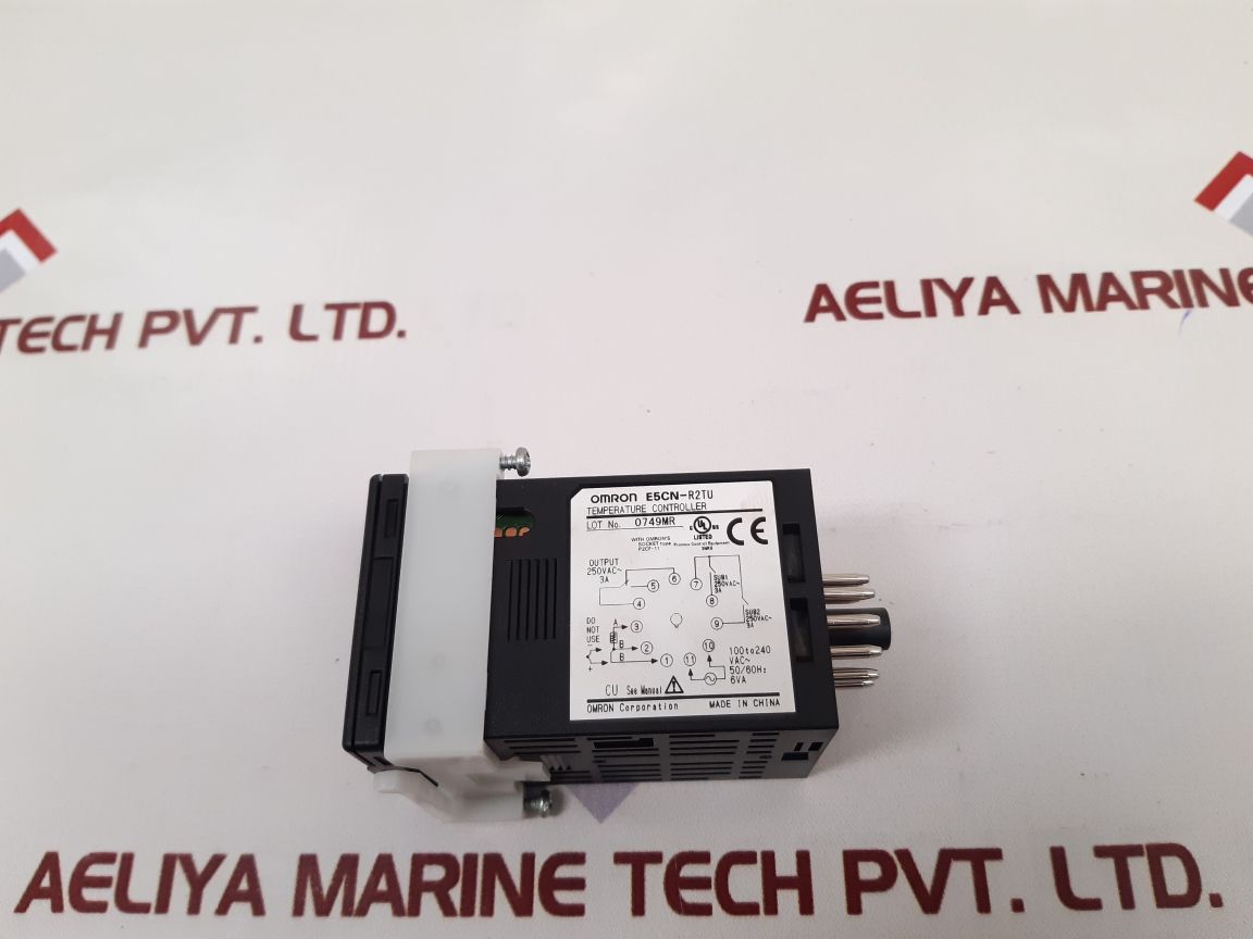 Omron E5Cn-r2Tu Temperature Controller