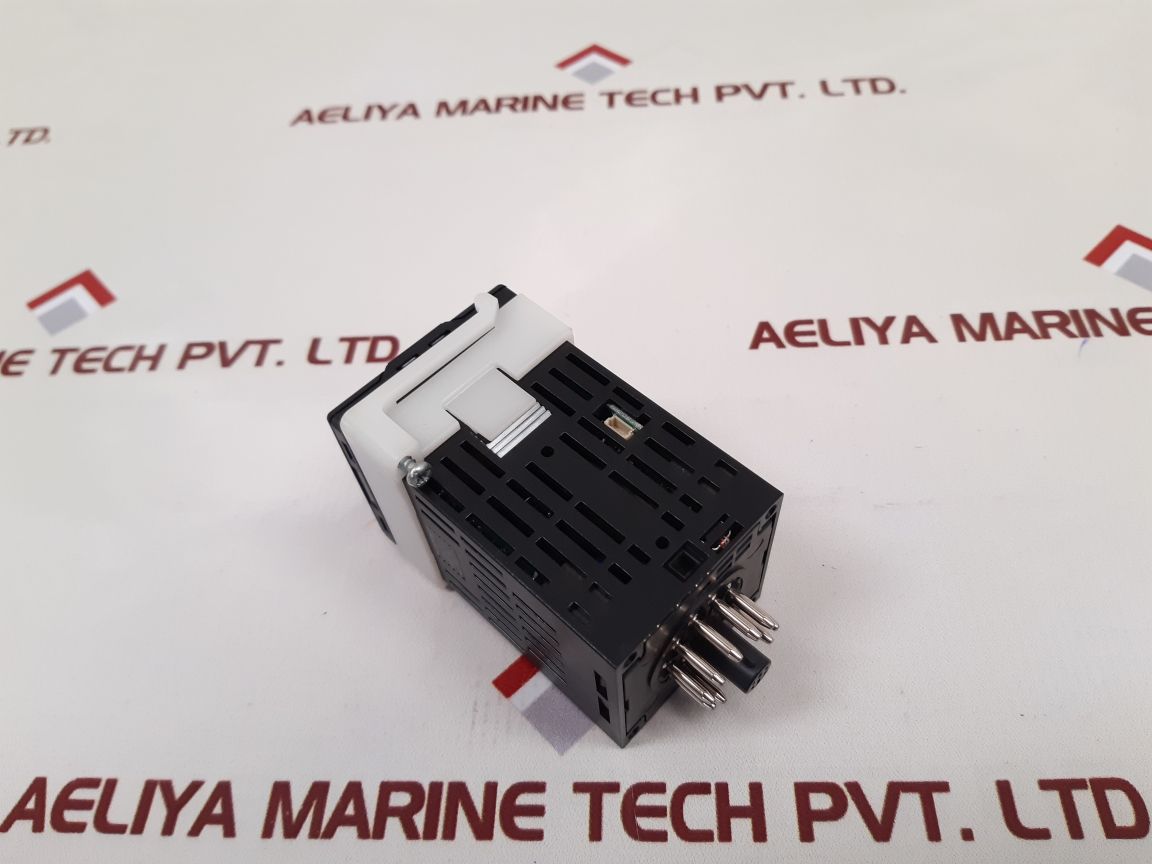 Omron E5Cn-r2Tu Temperature Controller