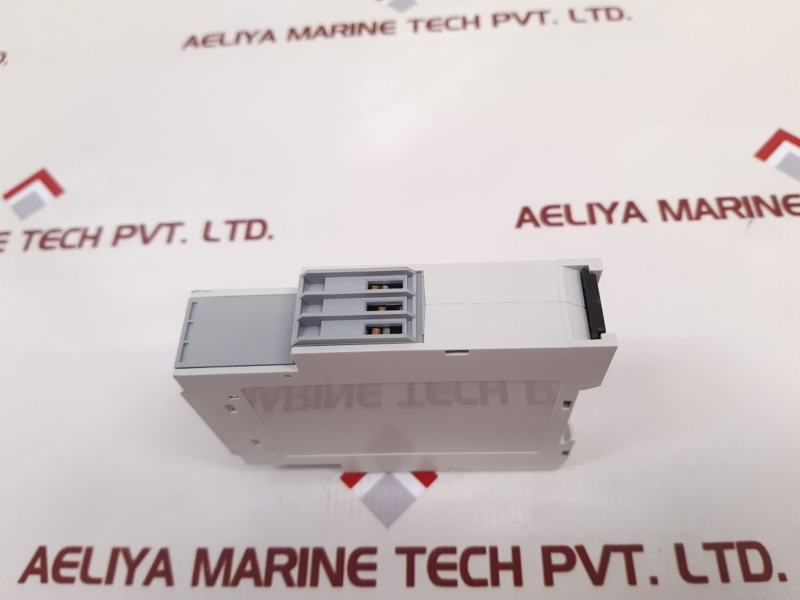 Carlo Gavazzi Dub02Ct23 Over-under Voltage Relay New