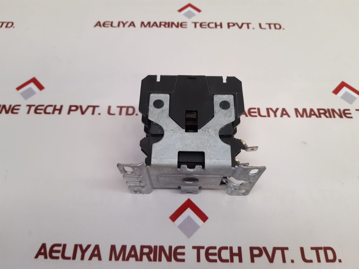 Carrier Transicold 10-00304-33 Contactor Used