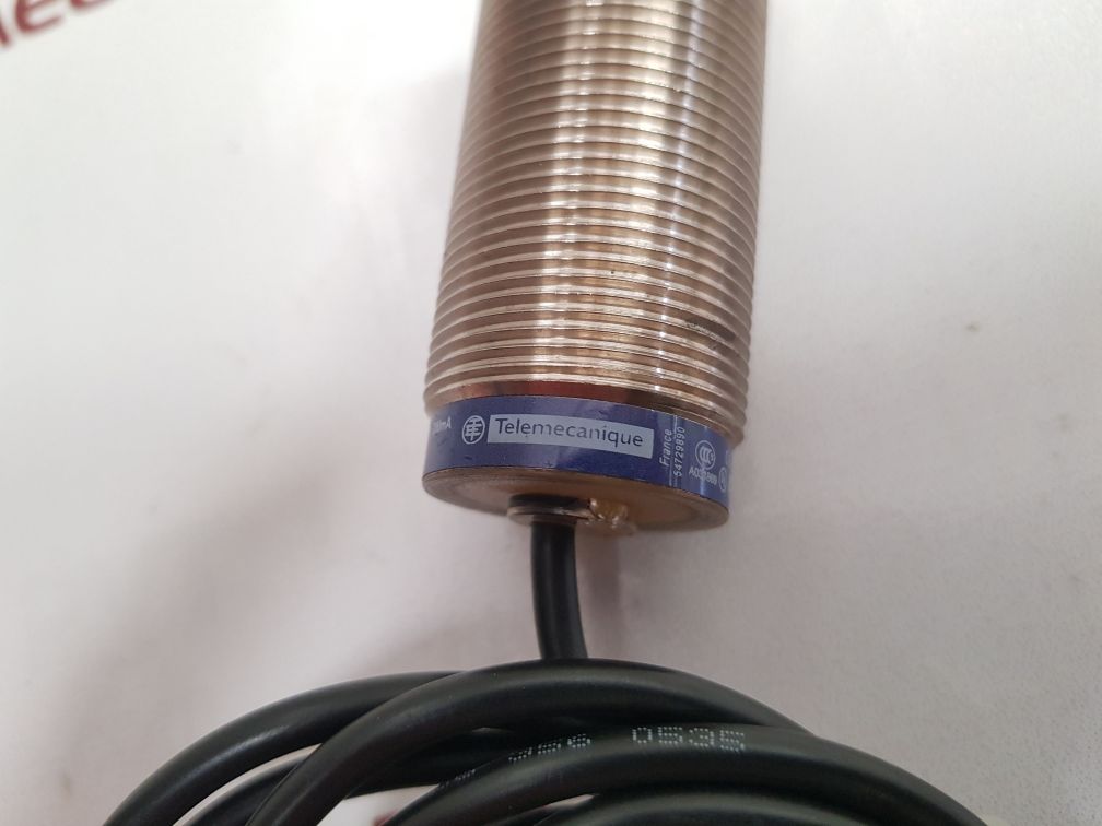 Telemecanique Square D Xs630B1Mal2 Inductive Proximity Sensor