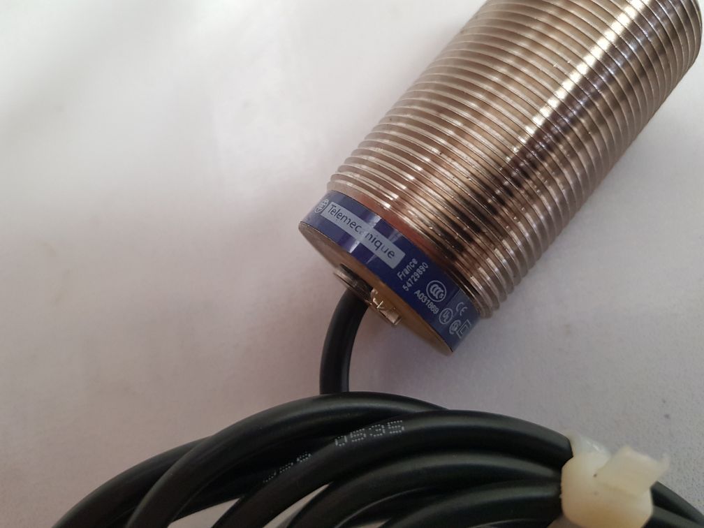 Telemecanique Square D Xs630B1Mal2 Inductive Proximity Sensor