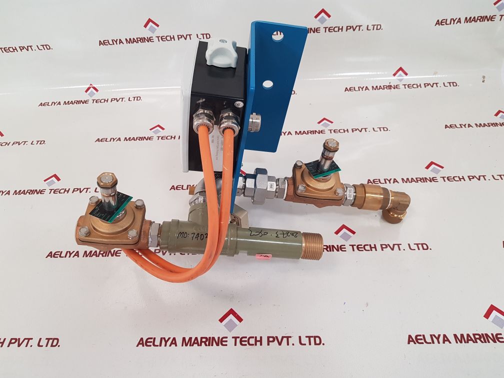 Danfoss rt200 pressure switch with a3281-003 and ckd adk11-20a valve with box 