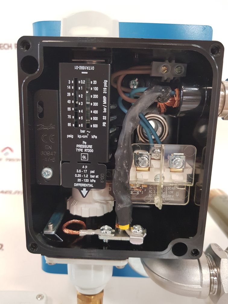 Danfoss rt200 pressure switch with a3281-003 and ckd adk11-20a valve with box 