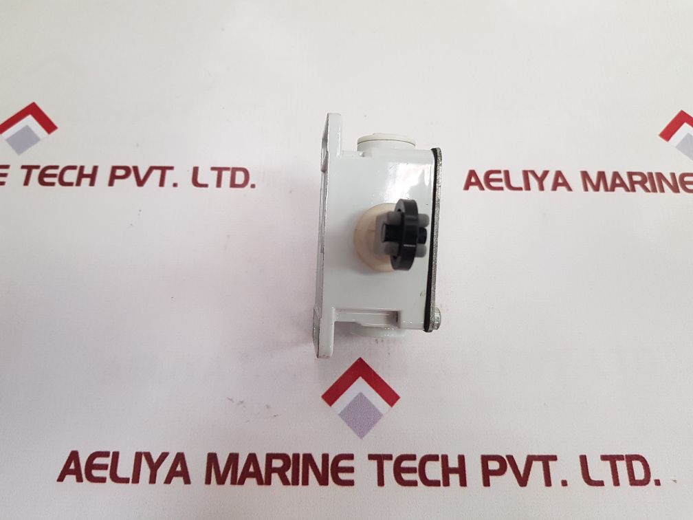 Lovato Plnu1-rw Za Limit Switch Ip65 Roller Push Plunger, Contacts