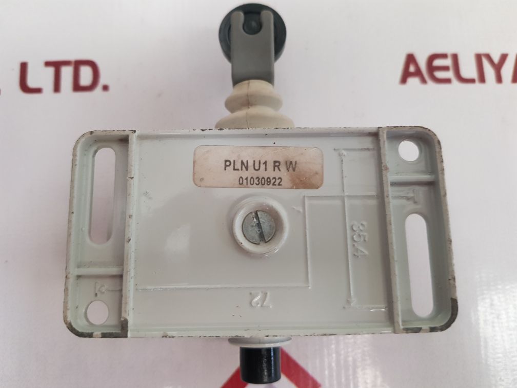 Lovato Plnu1-rw Za Limit Switch Ip65 Roller Push Plunger, Contacts