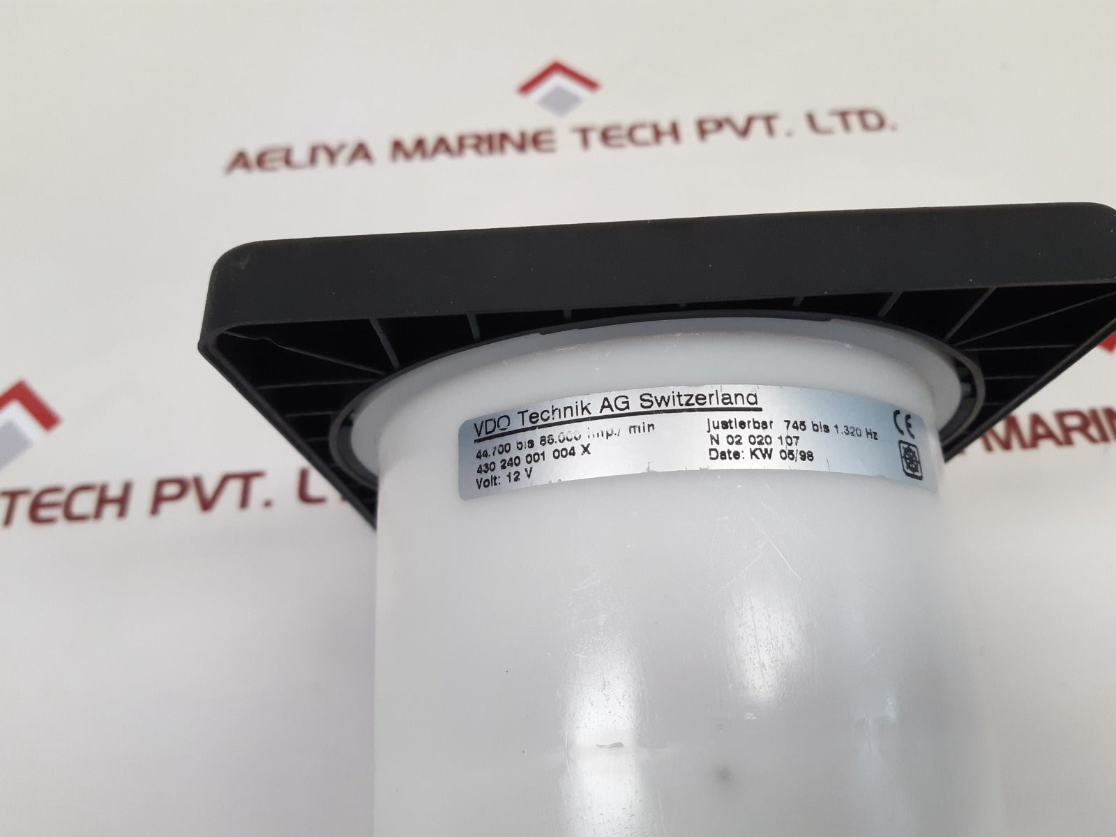 Vdo Technik Min-1 X100 Gauge, Tach Hourmeter