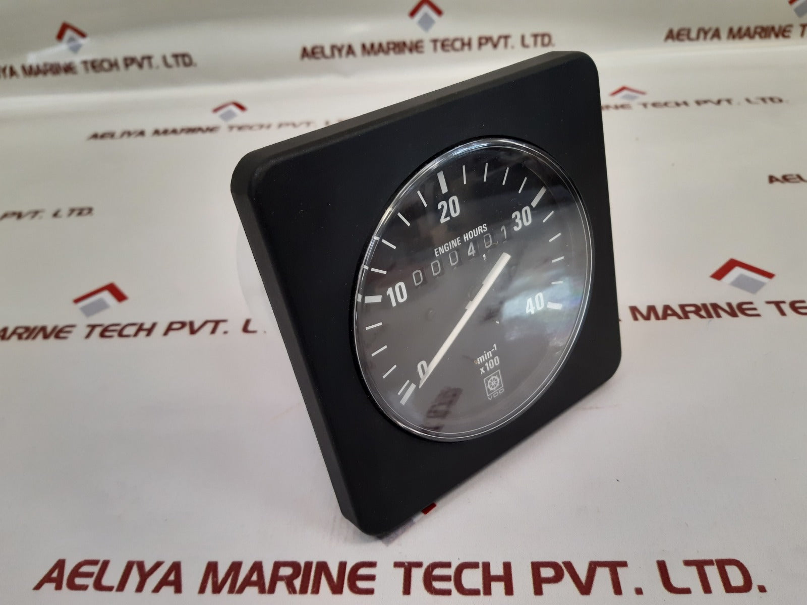 Vdo Technik Min-1 X100 Gauge, Tach Hourmeter