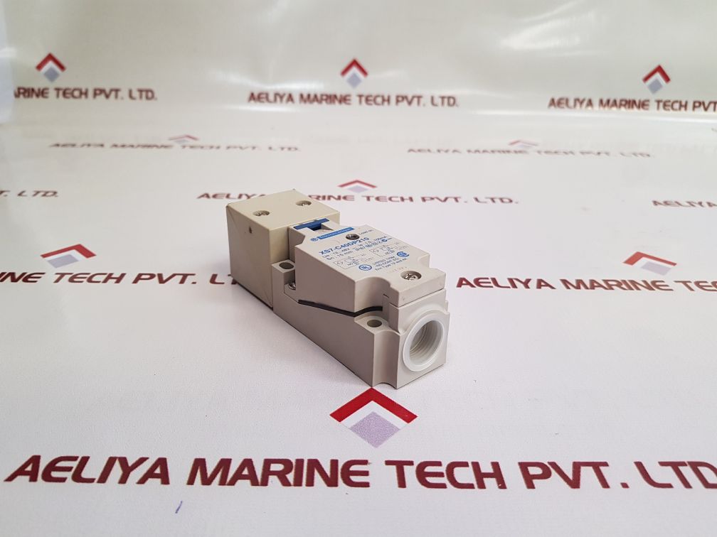 Telemecanique Xs7-c40Dp210 Inductive Proximity Switch
