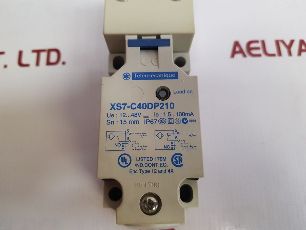 Telemecanique Xs7-c40Dp210 Inductive Proximity Switch