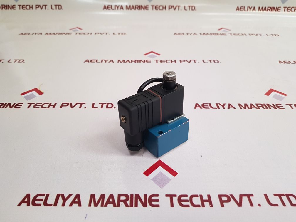 Rexroth 3722270220 Pneumatic Directional Control Aventics Valve Fd: 05W32
