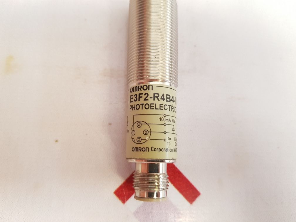 Omron e3f2-r4b4-m1-m photoelectric sensor