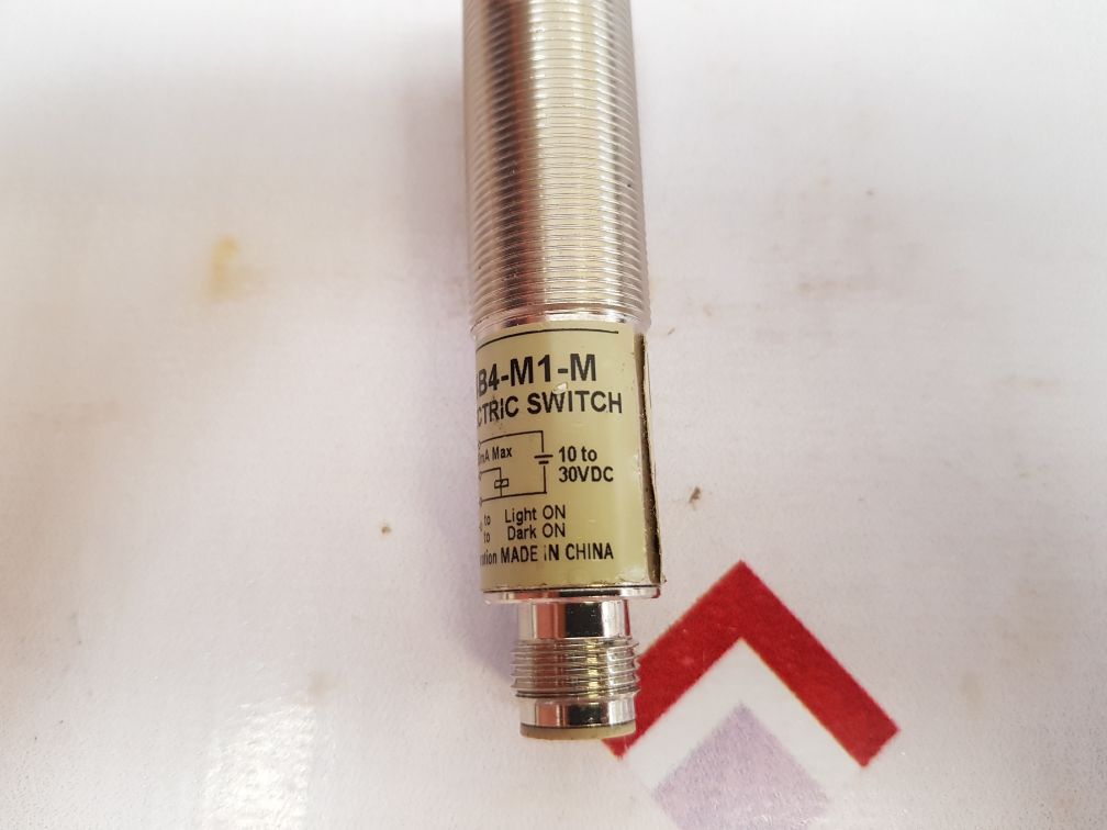 Omron e3f2-r4b4-m1-m photoelectric sensor