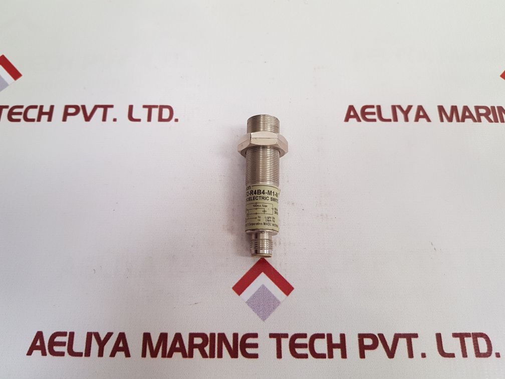 Omron e3f2-r4b4-m1-m photoelectric sensor Used