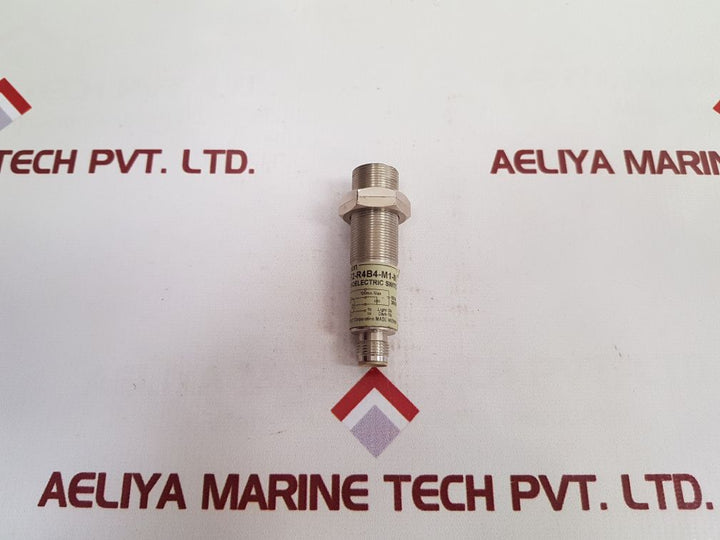 Omron e3f2-r4b4-m1-m photoelectric sensor Used