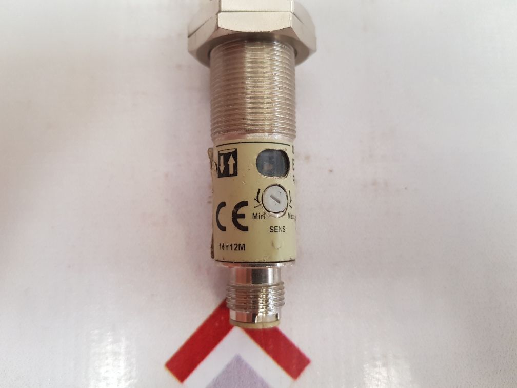 Omron e3f2-r4b4-m1-m photoelectric sensor Used