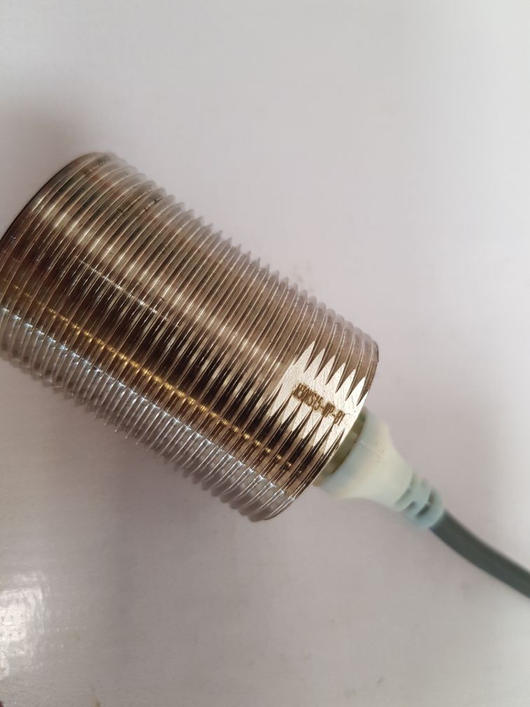 Omron E2A-m30Ks15-wp-b1 Photoelectric Switch