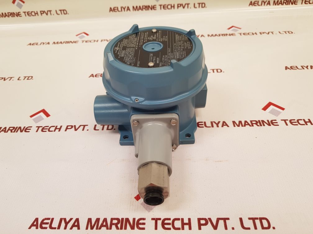 United Electric J120-612 Differential Pressure Switches 125 To 3000 8.6 To 206.8
