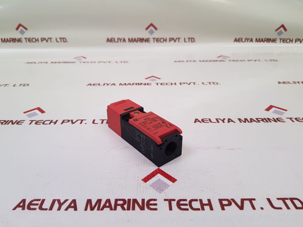 Telemecanique Xcs Pa592 Safety Interlock Switch New