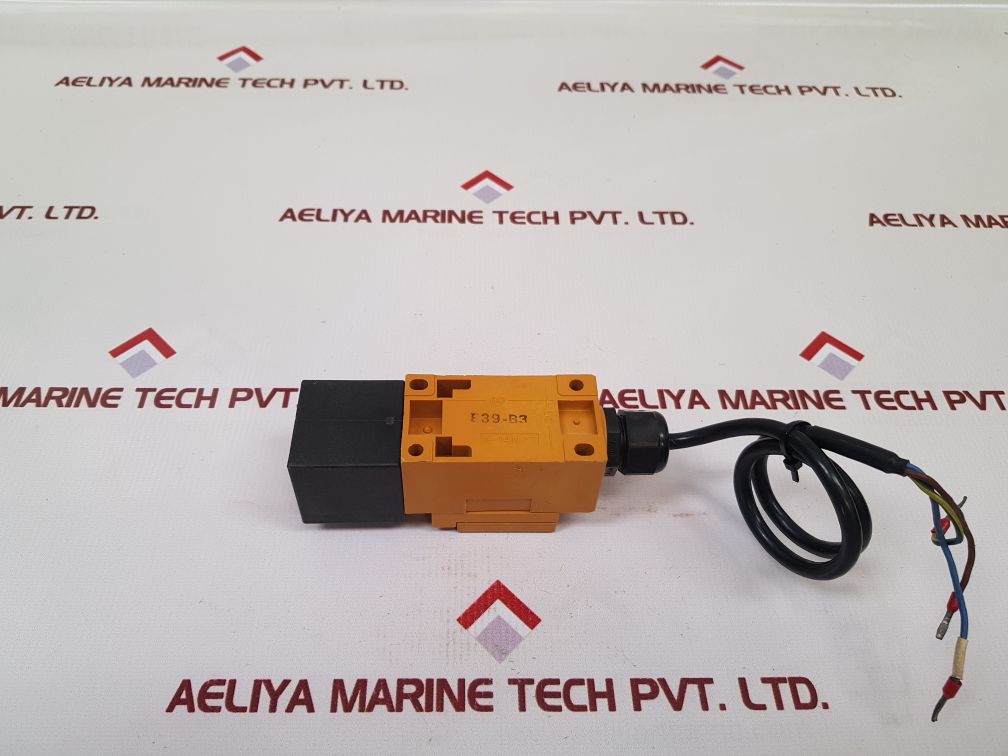 Omron E3N2-d2 E4-us Photoelectric Switch