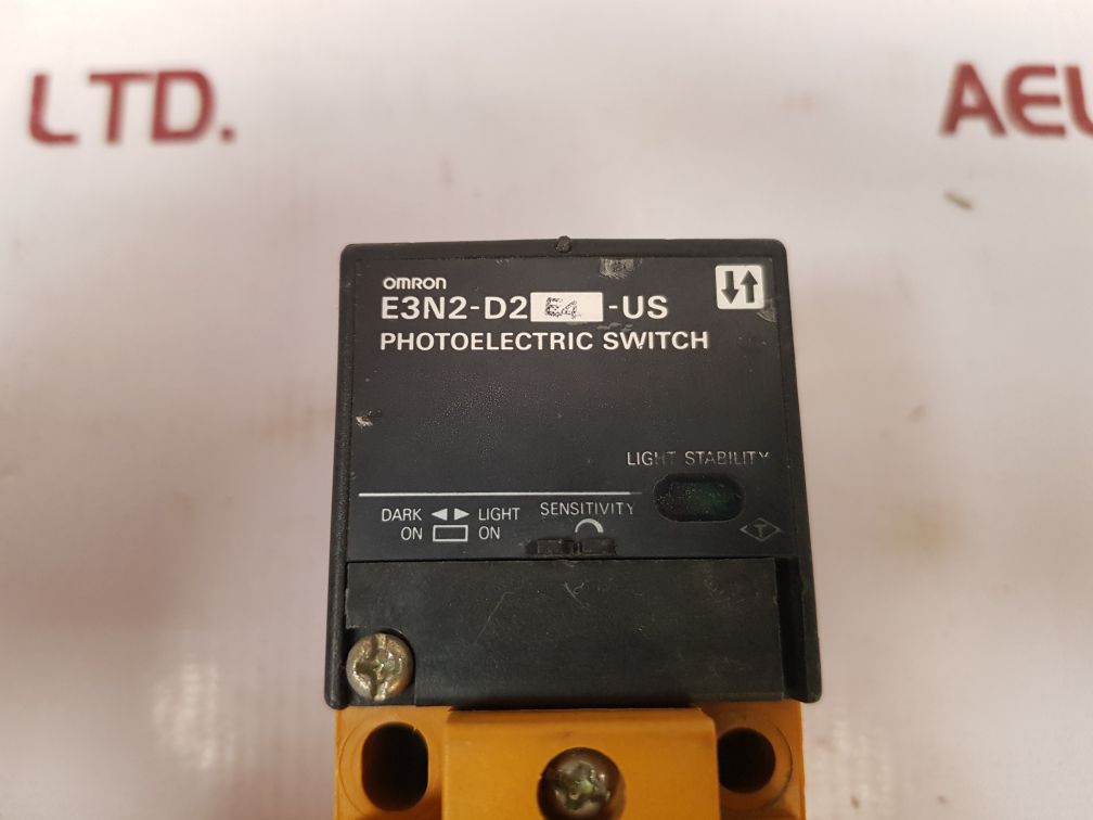 Omron E3N2-d2 E4-us Photoelectric Switch