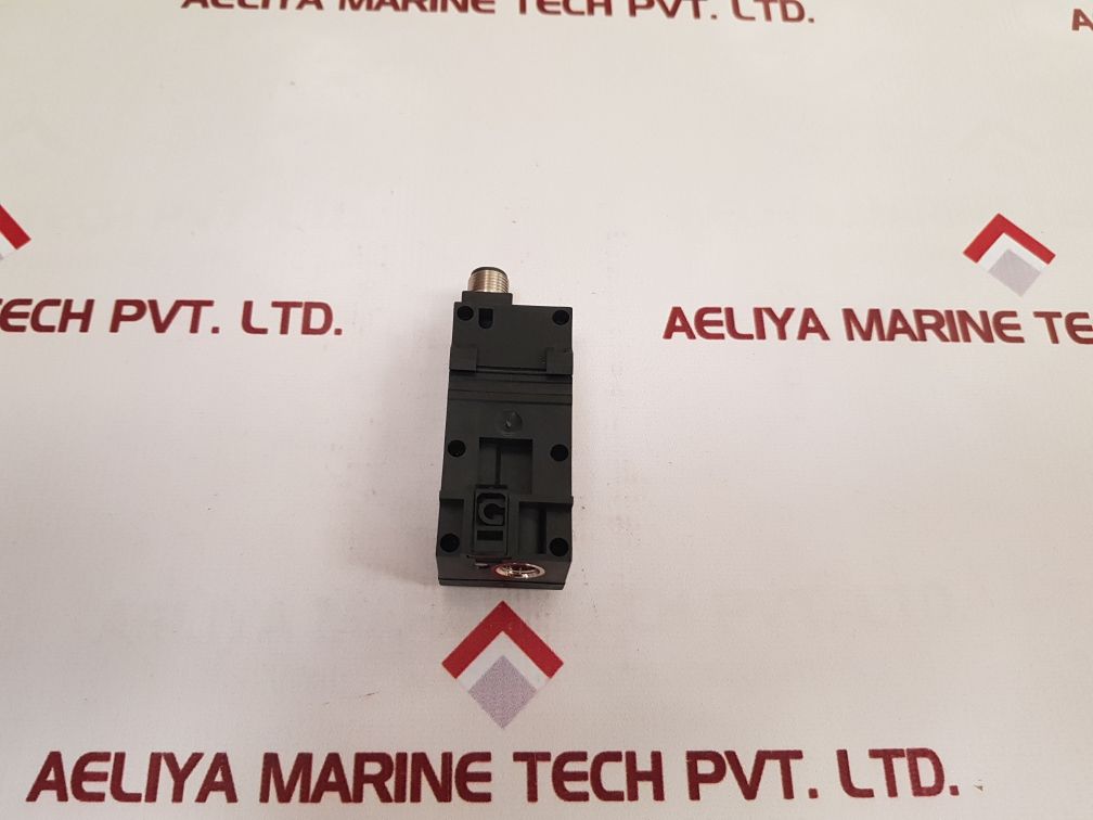 Festo Sde1-d6-g2-w18-l-p2-m12 Pressure Sensor